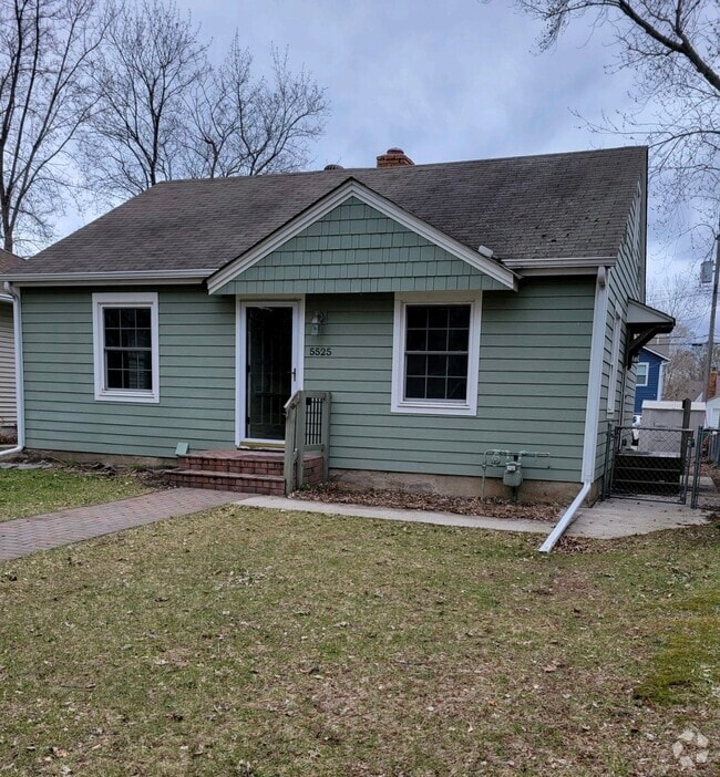 South Gate Terrace Apartments for Rent with Hardwood Floors