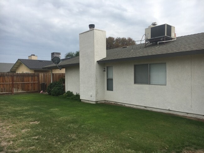 Building Photo - Clean Family Home in Ceres!