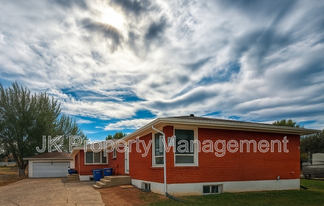 Building Photo - 530 21st Ave NE