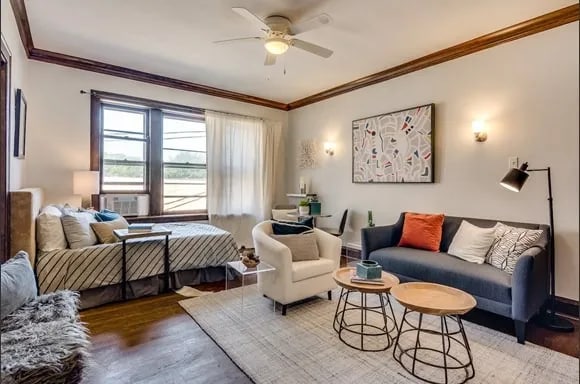 Building Photo - 1367 E 53rd St