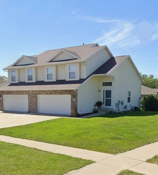 Photo - 615 Rachael St House