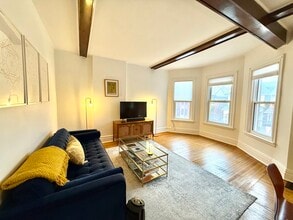 Building Photo - 320 Queen St S