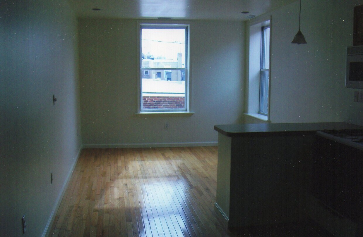 Building Photo - 1527 S 12th St