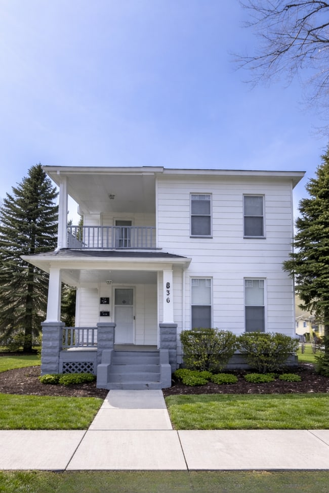 Building Photo - 836 E 156th St