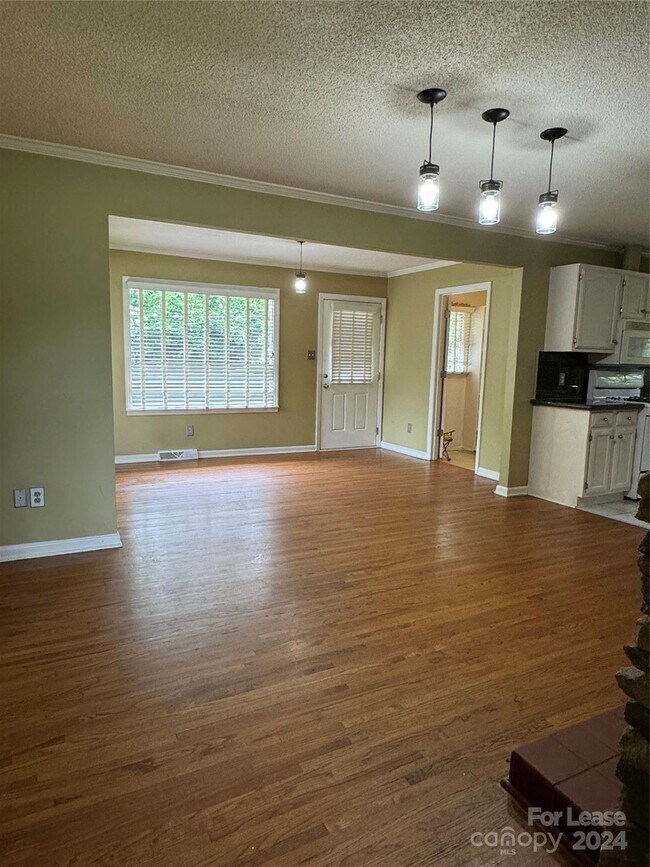 Building Photo - 1705 Tyvola Rd