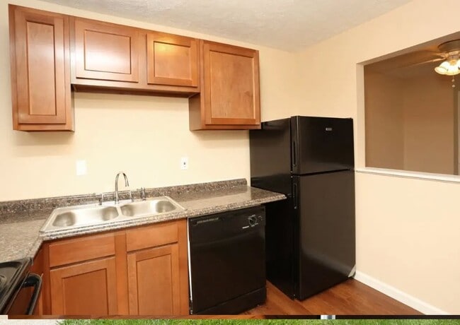 Kitchen - 2220 Apartments