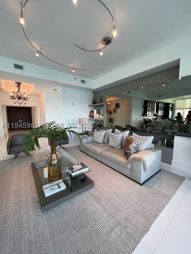 Foto del edificio - 15811 Collins Ave