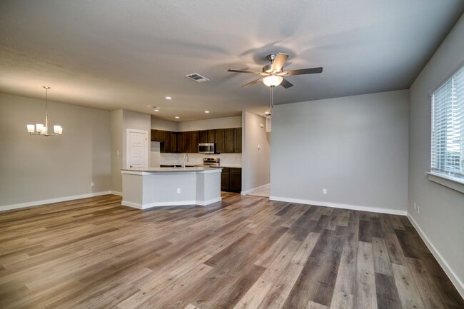 Building Photo - AVAILABLE NOW! GORGEOUS 3 BEDROOM DUPLEX L...
