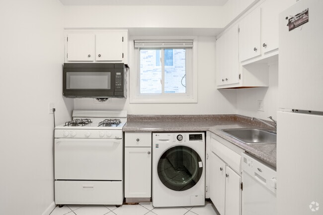 2BR, 1BA - 875SF - Kitchen - Ballston Garden Apartments