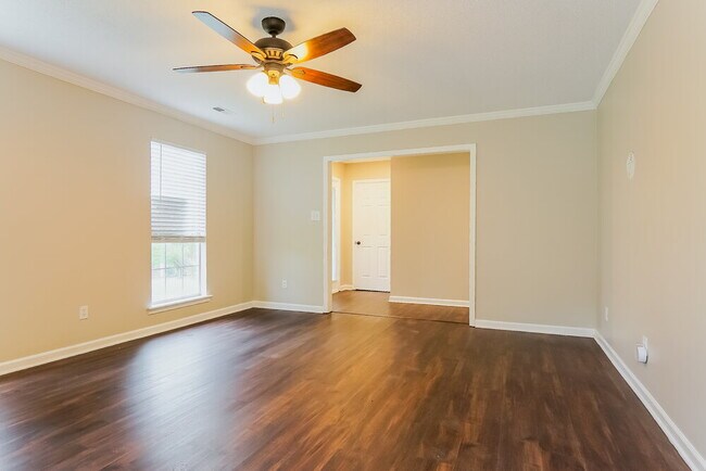 Building Photo - 215 Dolphin Ct