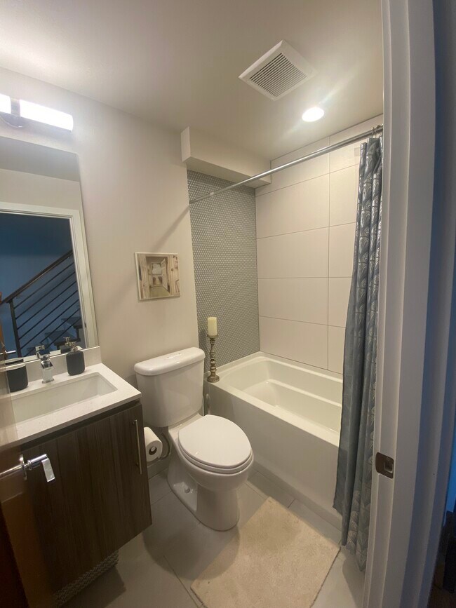 Full Bath, 1st floor - 207 16th Ave