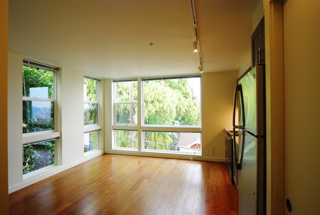 Building Photo - 224 23rd Ave E