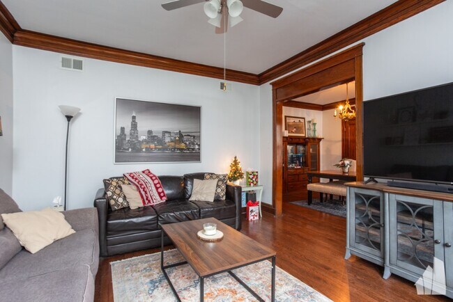 Foto del edificio - 3516 N Lakewood Ave