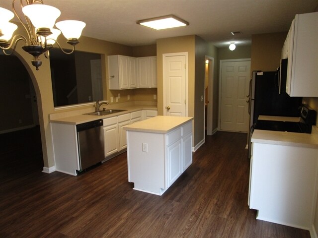 Building Photo - 2990 Buckner Ln