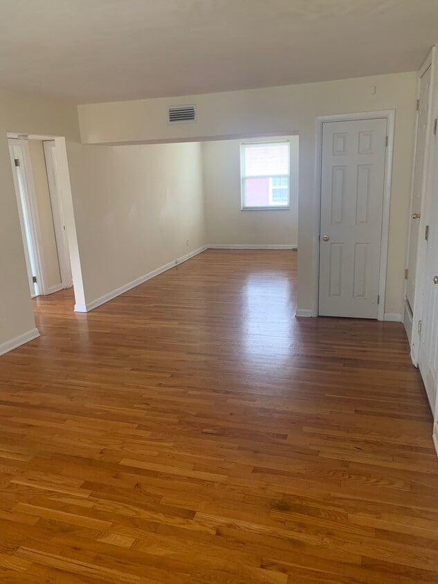 Building Photo - 8153 Whitburn Dr