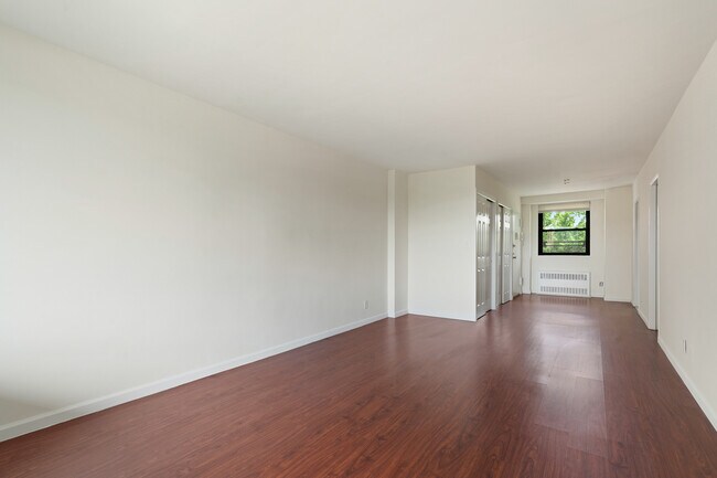 Building Photo - 4901 Henry Hudson Pkwy W