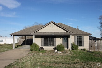 Building Photo - 704 N 4th St