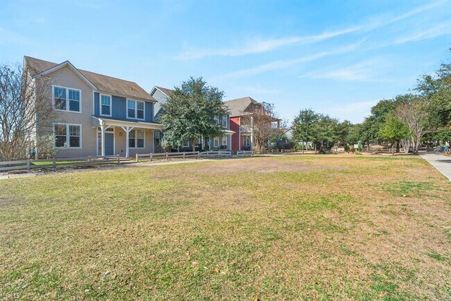 Building Photo - 2068 Herzog