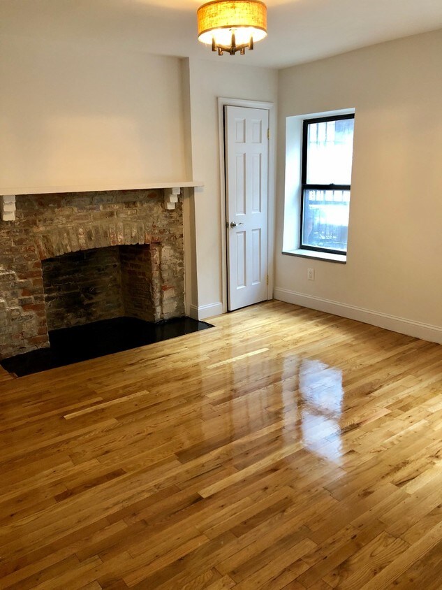 Primary Photo - 113 W 15th St