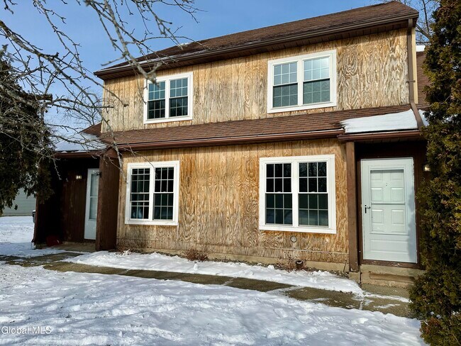 Building Photo - 31 Suncrest Dr