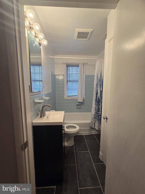 Foto del edificio - 8109 Valley Ln