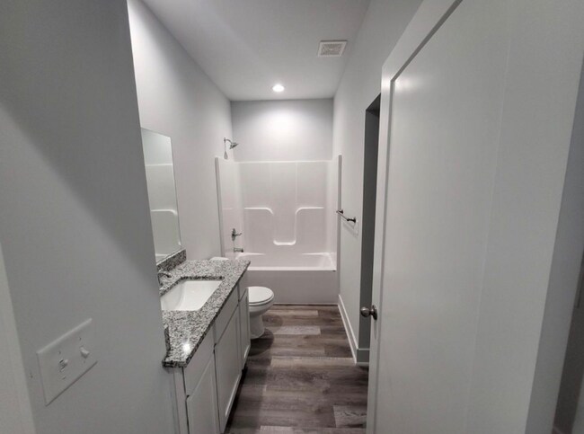 Foto del edificio - 5450 N Colburn Ct