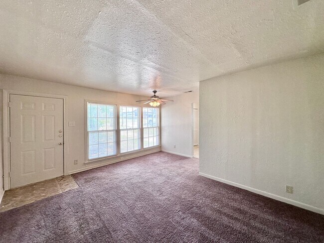 Building Photo - 1102-1104 Williamson Dr