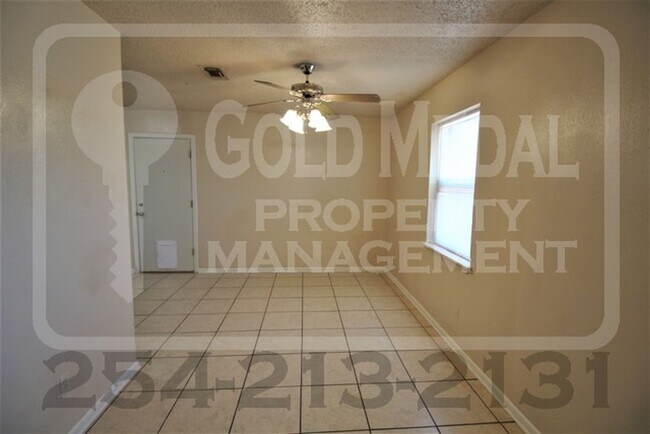 Building Photo - 804 Michelle Dr