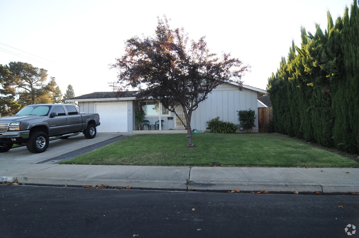 Building Photo - 3343 McKinley Dr