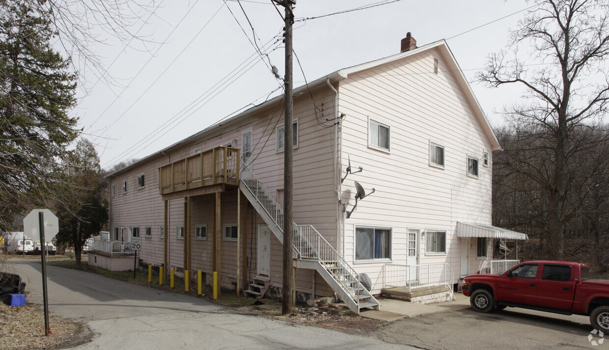 Building Photo - 310 Station St