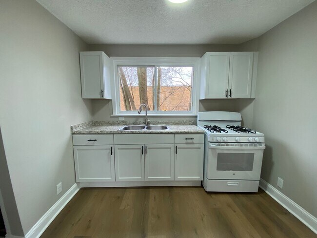 Foto del edificio - More Space Than You’d Expect: Updated 3BR w/ 1.5 Baths + Carpeted Attic Bonus