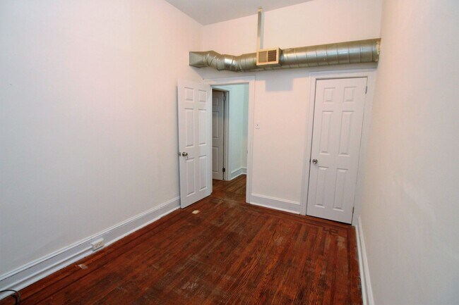 Foto del edificio - 2621 W Girard Ave