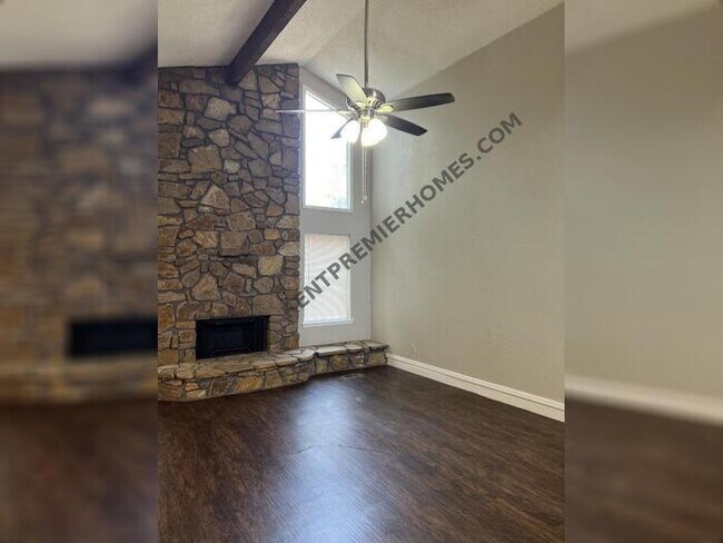 Foto del edificio - 8913 N Davis Ave