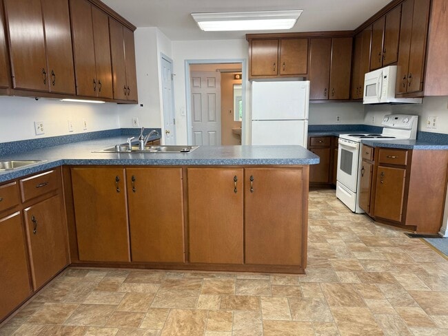 Foto del edificio - 3 bedroom 2.5 bath house with basement