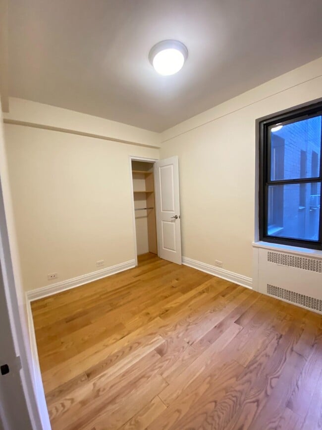 Building Photo - 141 E 56th St