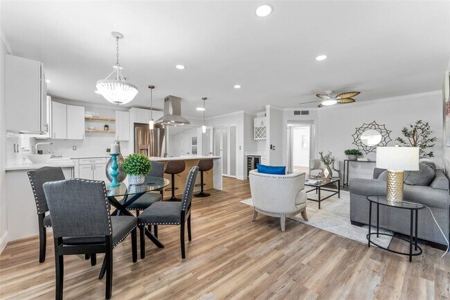 Foto del edificio - 8703 Driftwood Dr