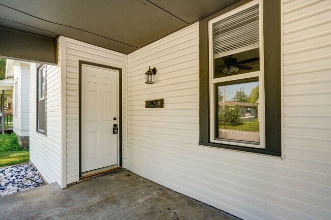 Foto del edificio - 3 Bedroom, 1 Bathroom remodeled house!