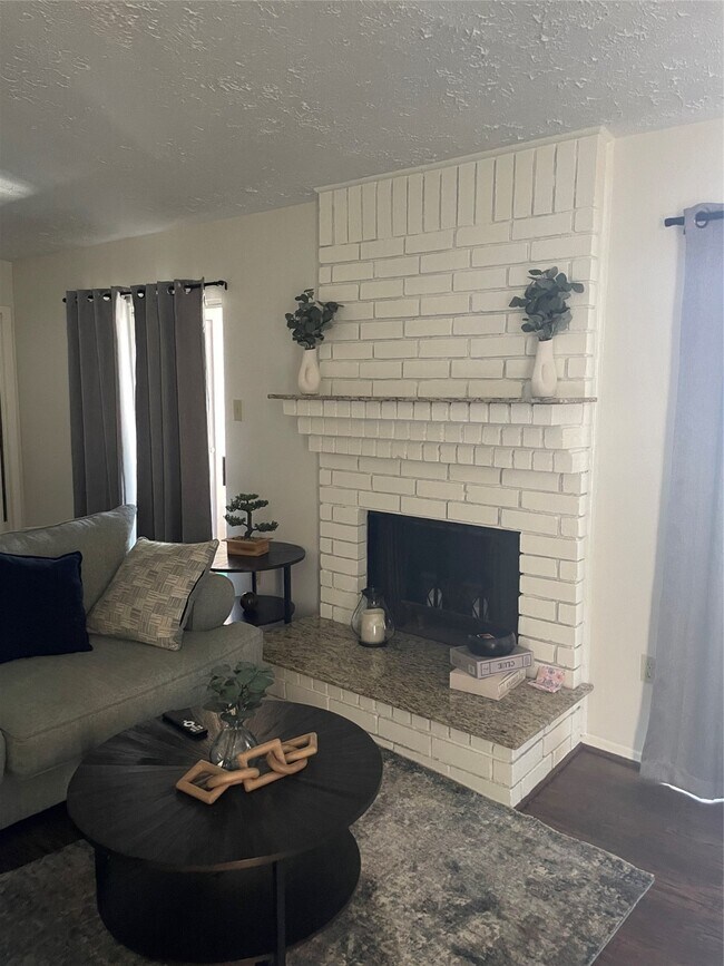 Foto del edificio - 10555 Turtlewood Ct
