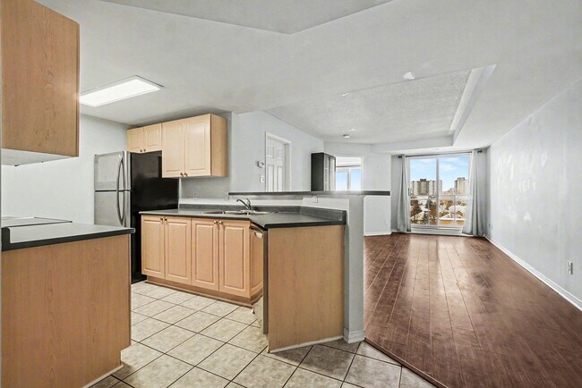 Photo du bâtiment - 310 Central Park Dr