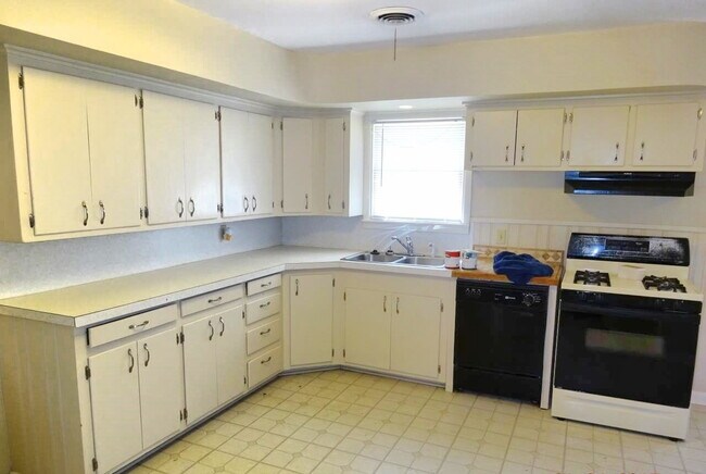 Foto del edificio - Lovely House Located Minutes From Elementa...
