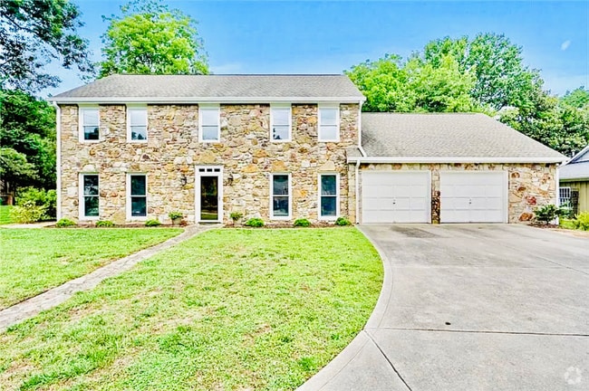 Building Photo - 470 Shadowlawn Road SE