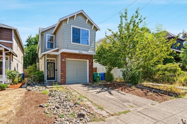 Building Photo - Lovely 3-bdrm/2-bath thin house in Portsmouth. Fenced backyard w/ deck, 1-car garage
