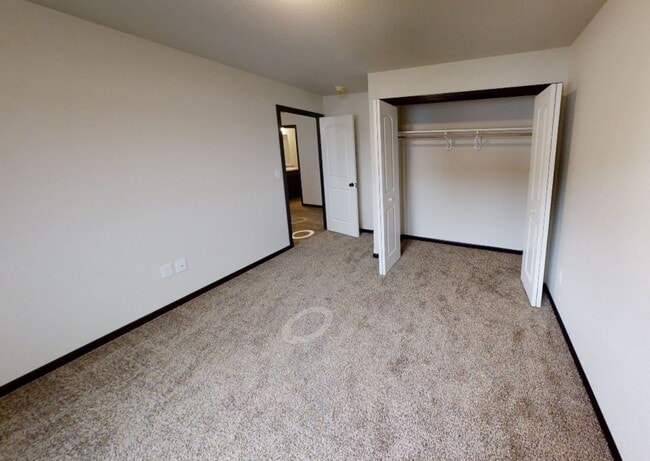 Building Photo - Fox Run Apartments