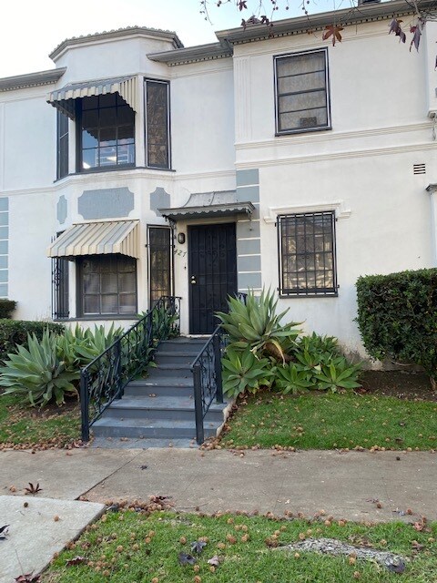 Building Photo - 427 N Orange Grove Ave