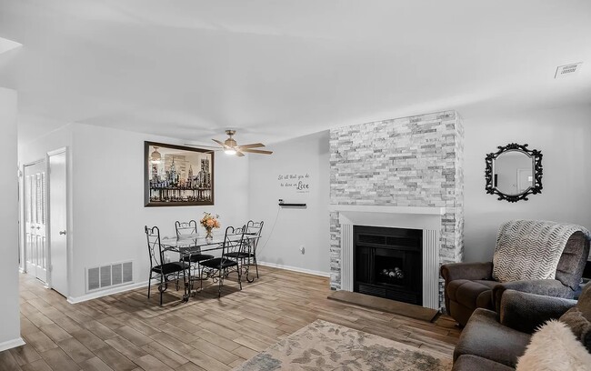 Living Room - 1604 Huntingdon Mews