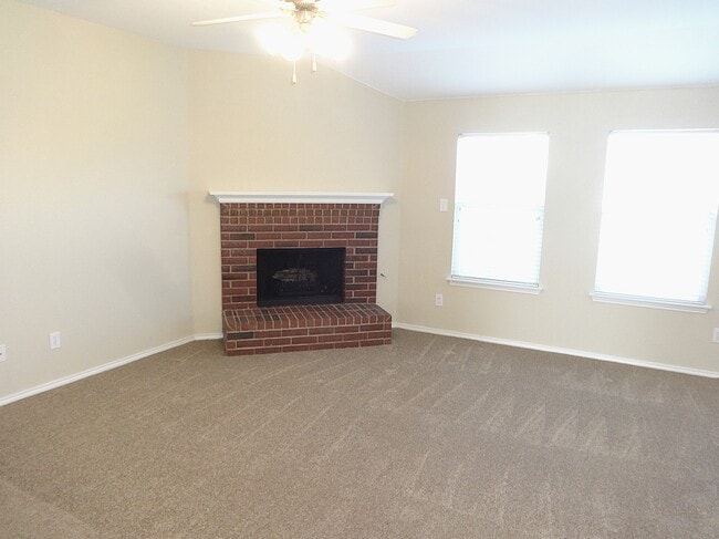 Building Photo - 2101 Harvester Dr