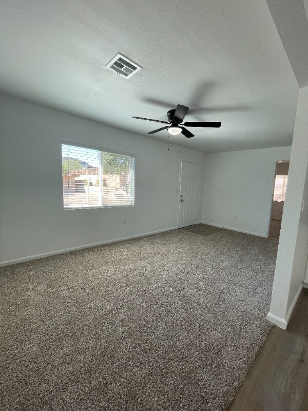 Foto del edificio - 1529 E Sunnyside Dr