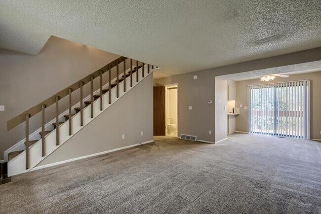 Building Photo - "Charming 2-Bed Condo with 2.5 Baths on Mt...