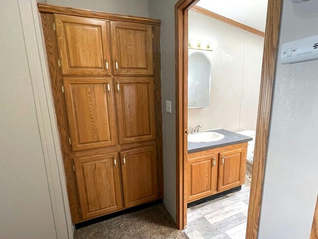 Foto del edificio - 467 Linda Ln