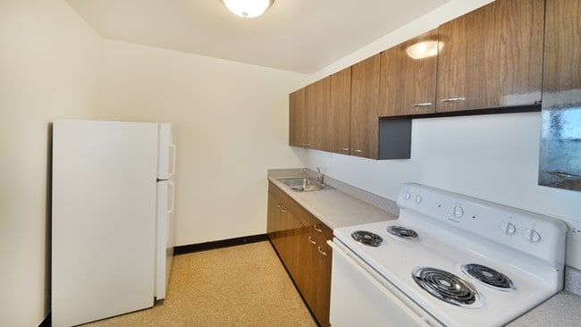 One bedroom Kitchen - South Shore Beach Apartments